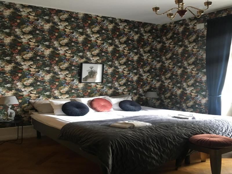 Morris Hotel — general view