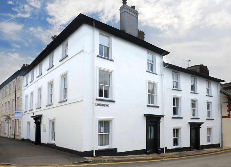 Ty Helyg Guest House image