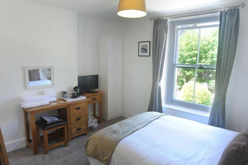 Ty Helyg Guest House image