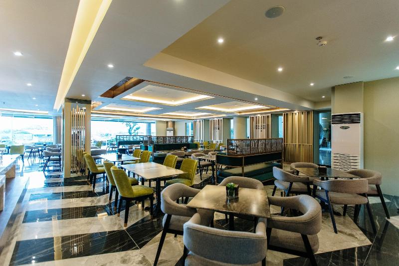 Zuri Hotel image