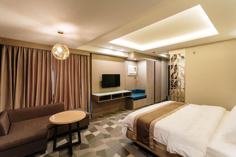 Zuri Hotel image