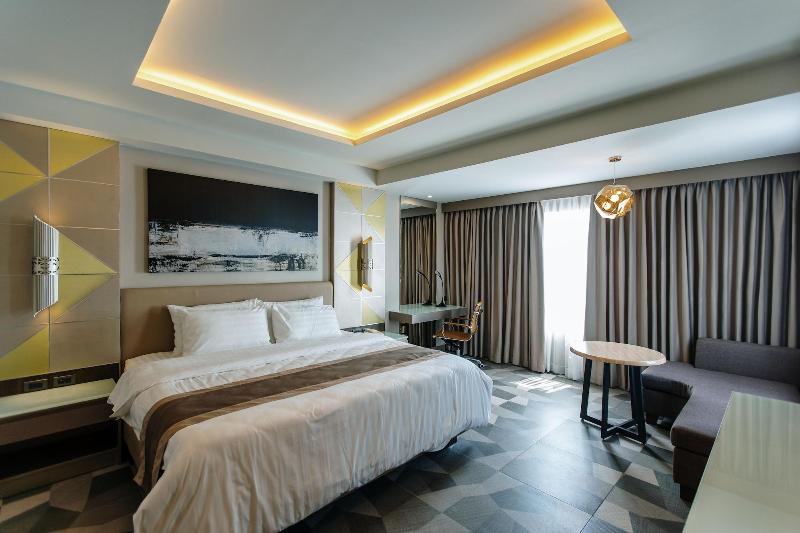 Zuri Hotel image