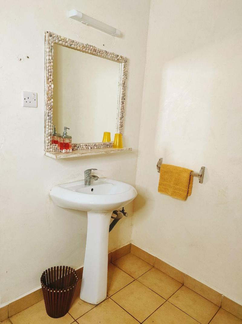 Upani In Daini image