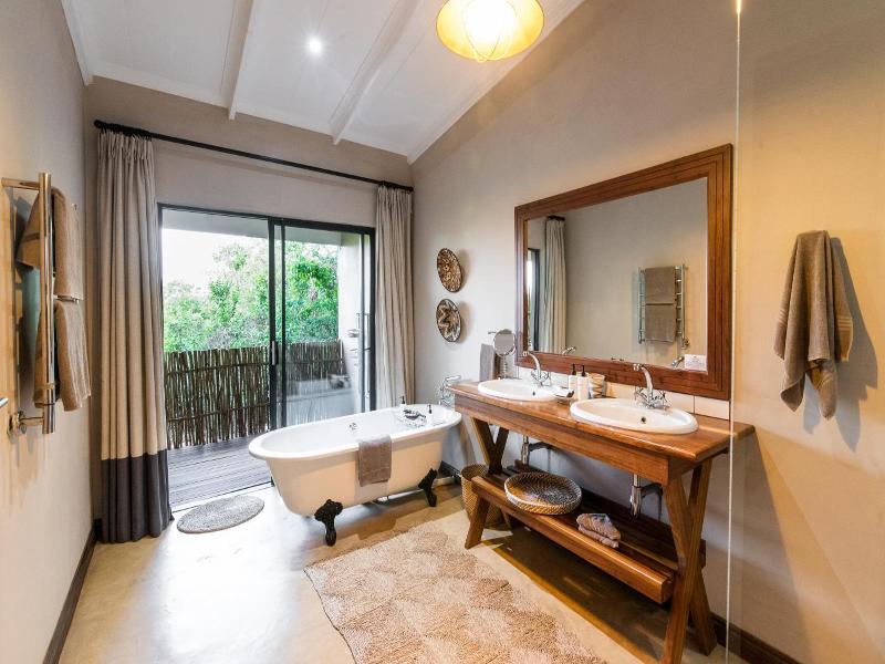 Fugitives' Drift Lodge
