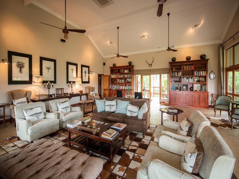 Fugitives' Drift Lodge