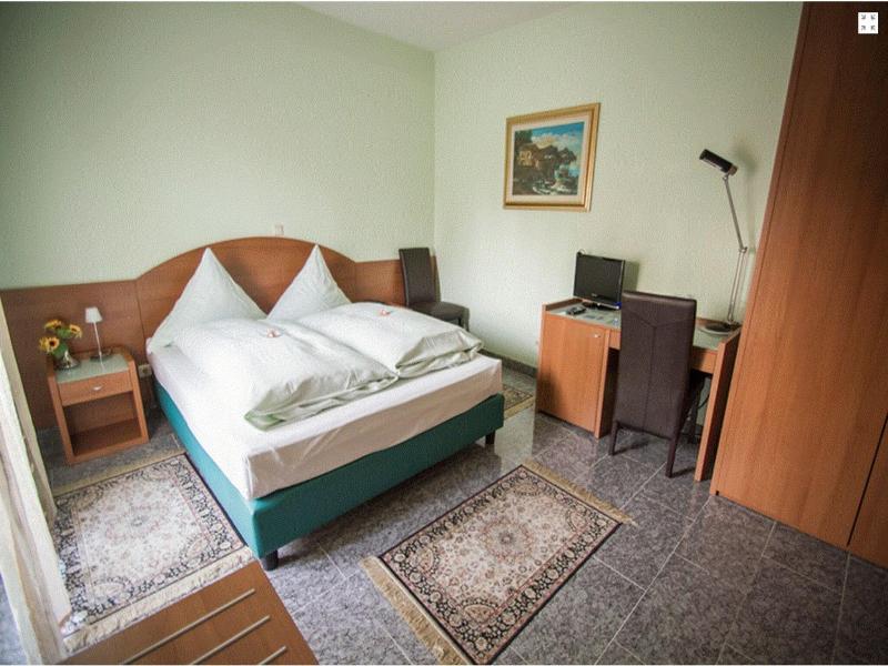 Hotel Garda image