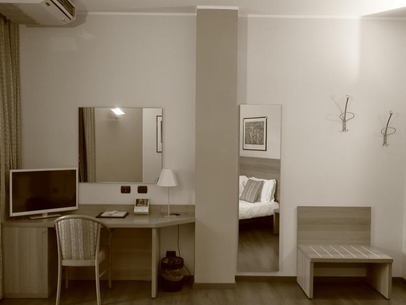 Hotel Romanisio image