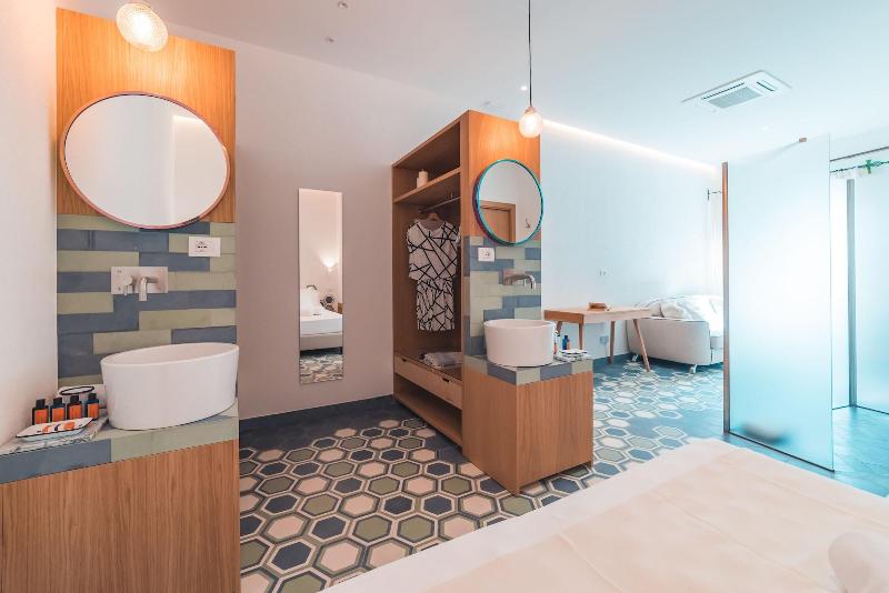 Medousa Bistrot & Suites image