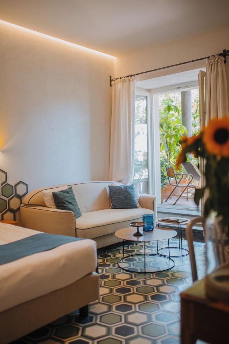 Medousa Bistrot & Suites image