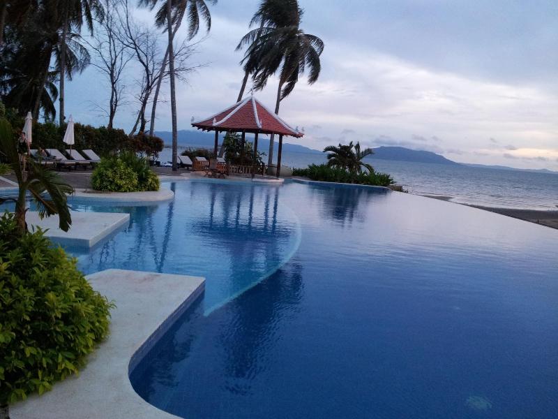 Nataya Roundhouse Coral Bay Resort And Spa image