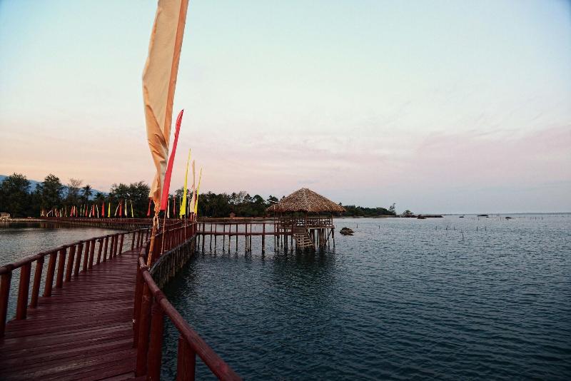 Nataya Roundhouse Coral Bay Resort And Spa image