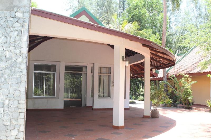 Nataya Roundhouse Coral Bay Resort And Spa image