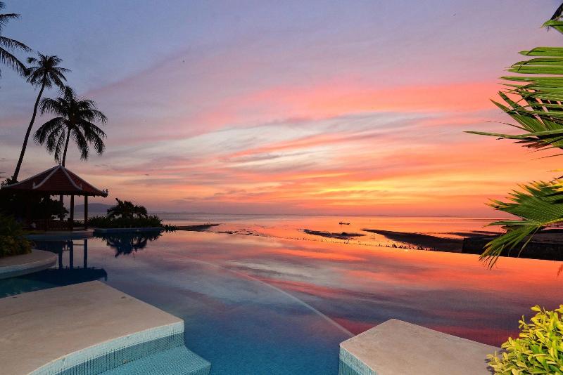 Nataya Roundhouse Coral Bay Resort And Spa image