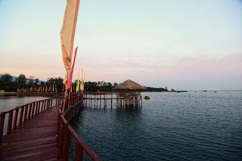 Nataya Roundhouse Coral Bay Resort And Spa image