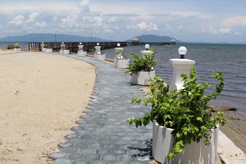Nataya Roundhouse Coral Bay Resort And Spa image
