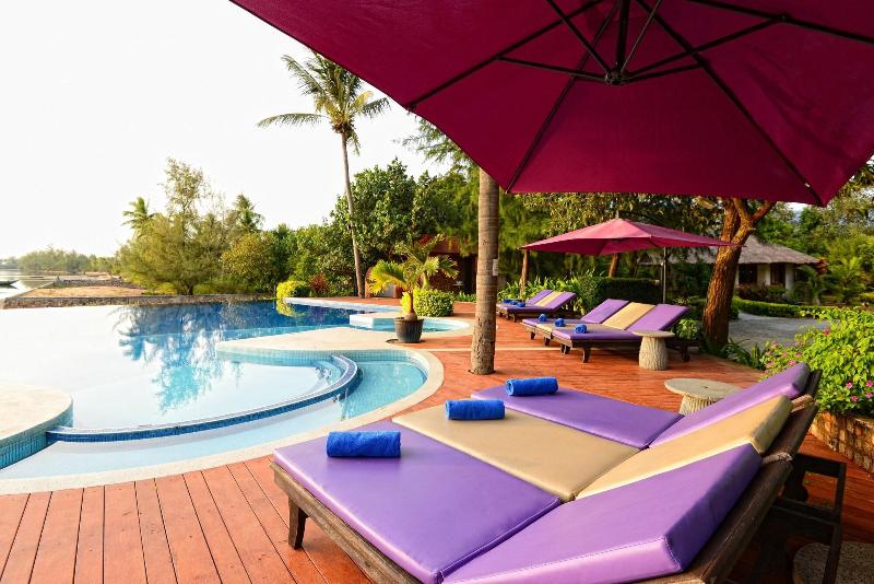 Nataya Roundhouse Coral Bay Resort And Spa image