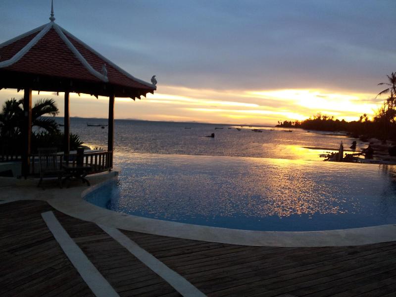Nataya Roundhouse Coral Bay Resort And Spa image