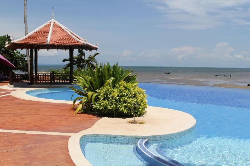 Nataya Roundhouse Coral Bay Resort And Spa image