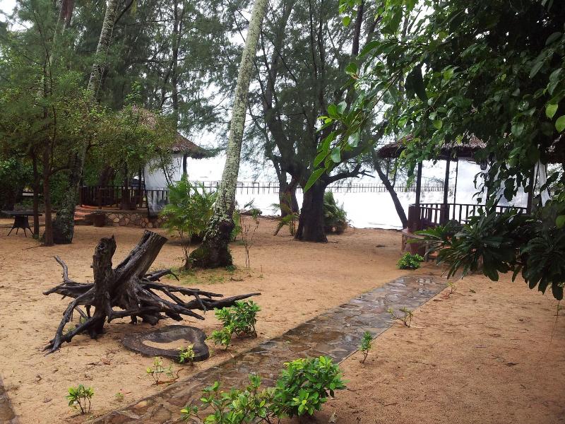 Nataya Roundhouse Coral Bay Resort And Spa image