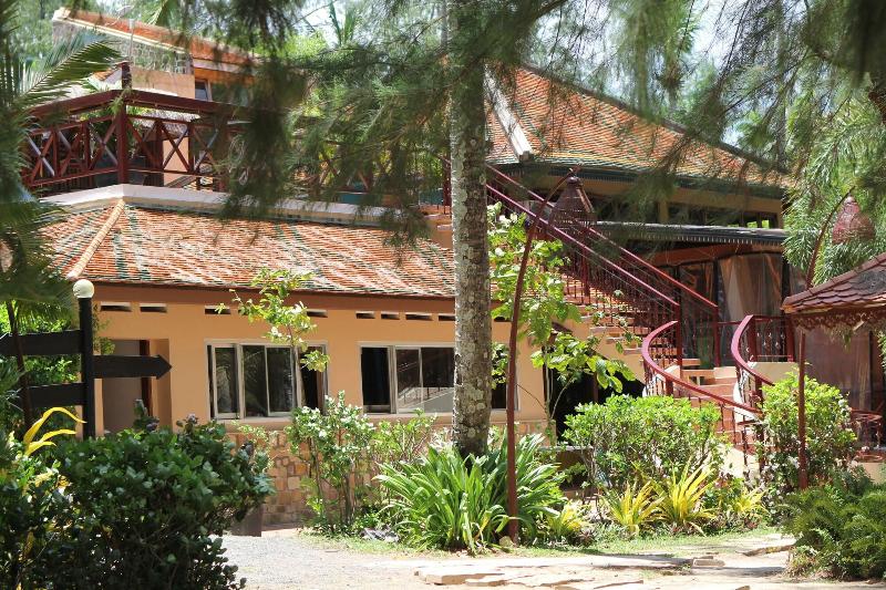 Nataya Roundhouse Coral Bay Resort And Spa image