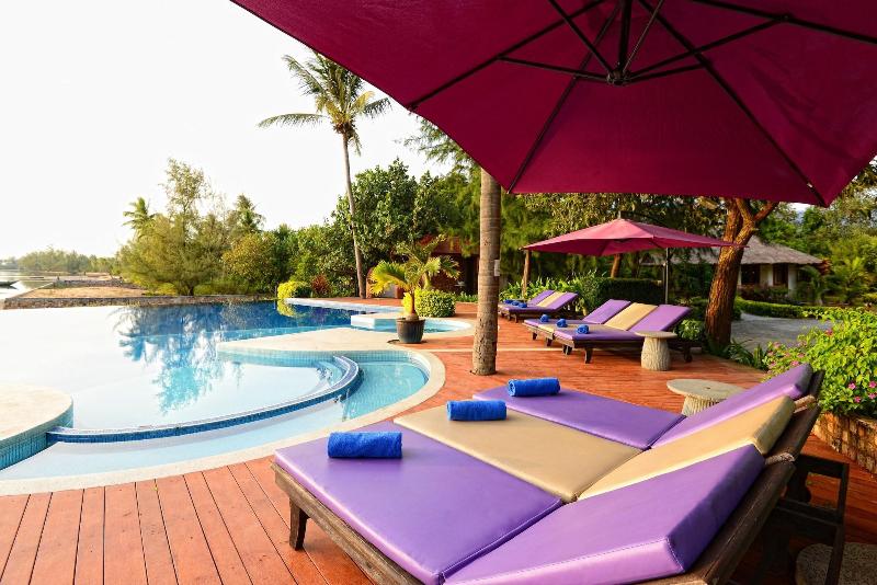 Nataya Roundhouse Coral Bay Resort And Spa image