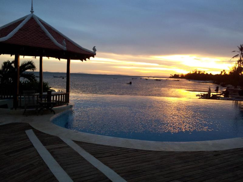Nataya Roundhouse Coral Bay Resort And Spa image