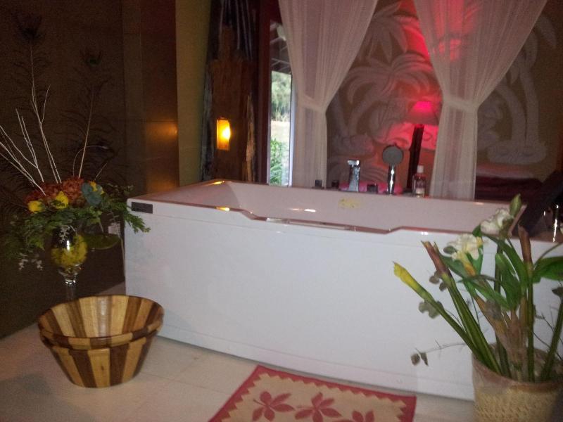 Nataya Roundhouse Coral Bay Resort And Spa image