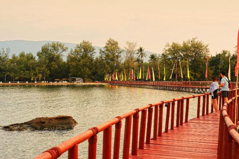 Nataya Roundhouse Coral Bay Resort And Spa image