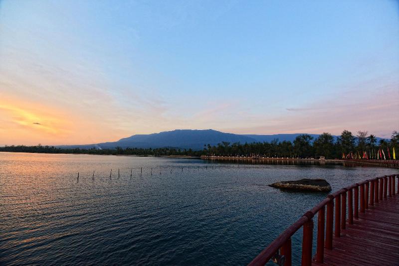 Nataya Roundhouse Coral Bay Resort And Spa image