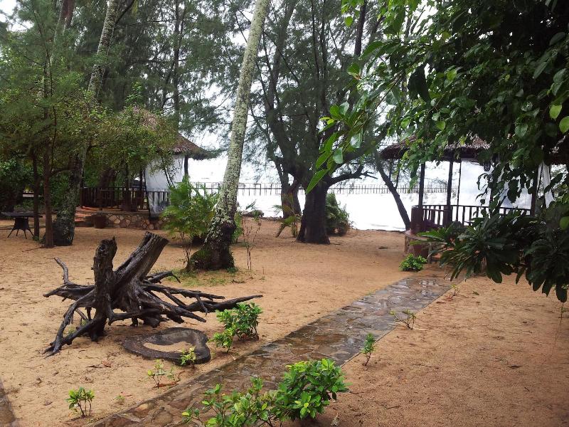 Nataya Roundhouse Coral Bay Resort And Spa image