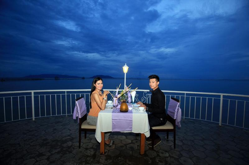 Nataya Roundhouse Coral Bay Resort And Spa image