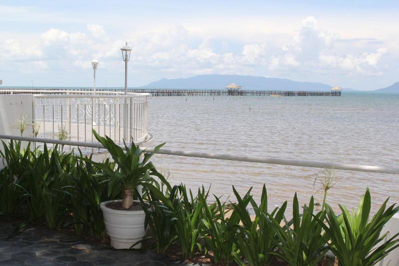 Nataya Roundhouse Coral Bay Resort And Spa image