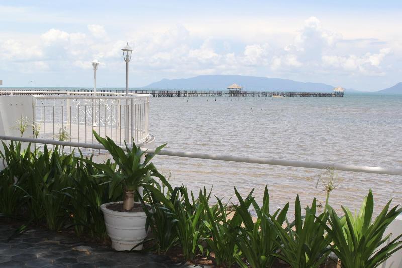 Nataya Roundhouse Coral Bay Resort And Spa image