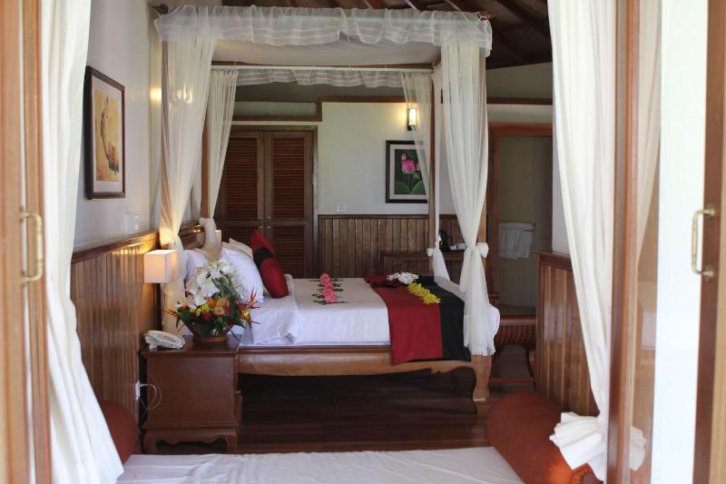 Nataya Roundhouse Coral Bay Resort And Spa image