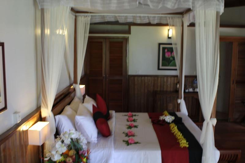 Nataya Roundhouse Coral Bay Resort And Spa image