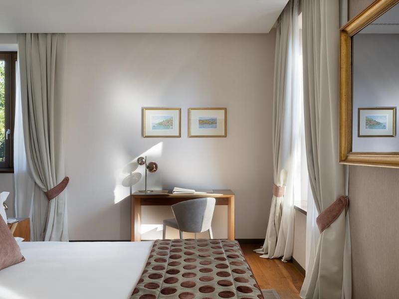 Villa Lario Resort Mandello image