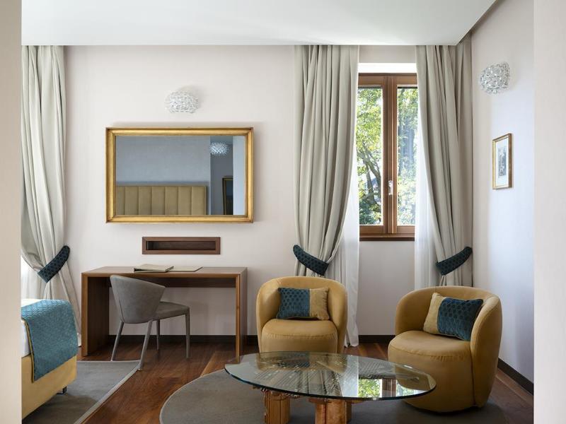 Villa Lario Resort Mandello image