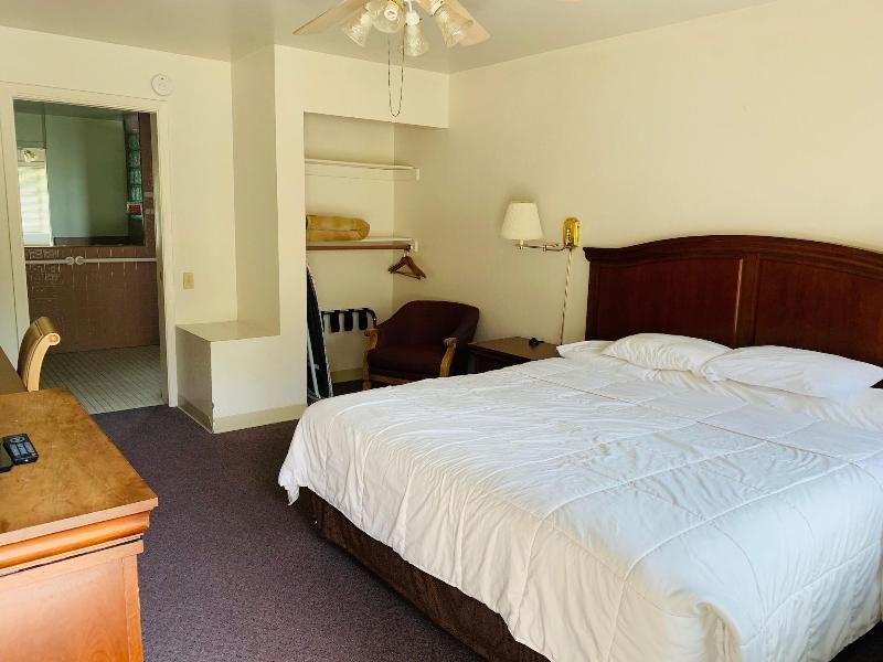 The Inn At Boatworks image