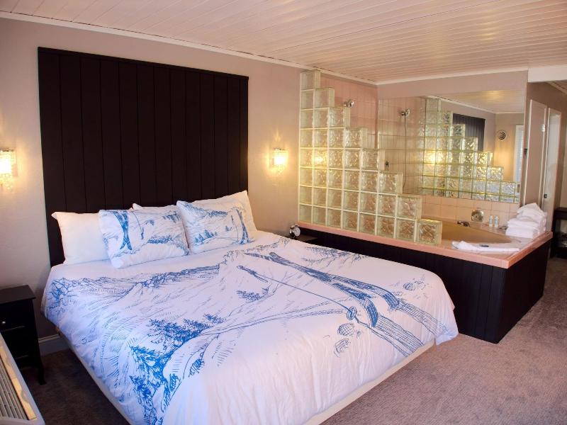 The Inn At Boatworks image