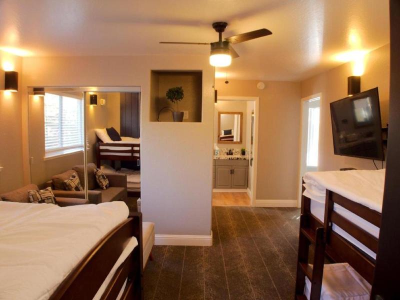 The Inn At Boatworks image