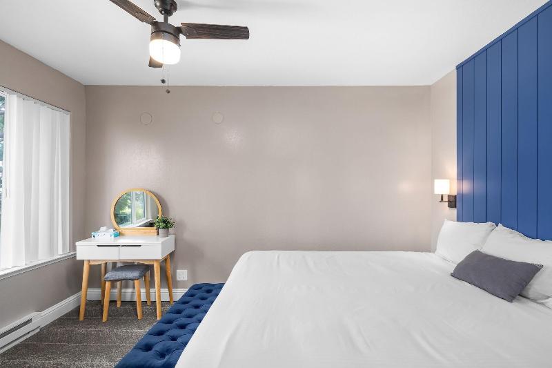 The Inn At Boatworks image