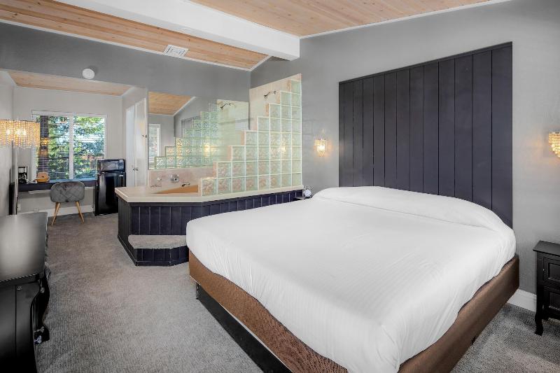 The Inn At Boatworks image