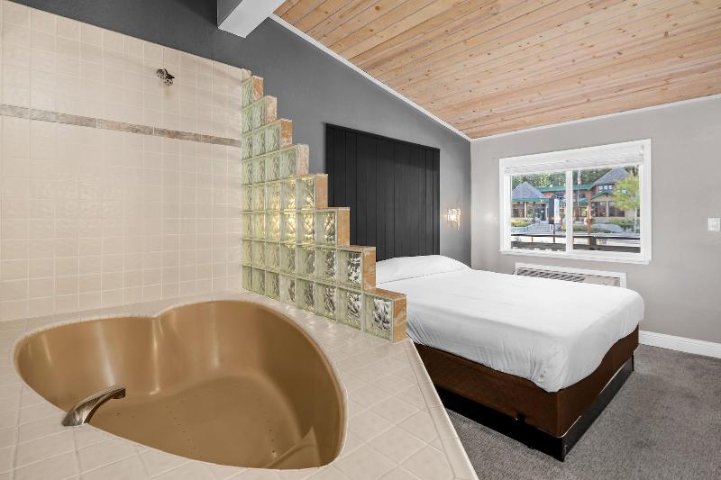 The Inn At Boatworks image