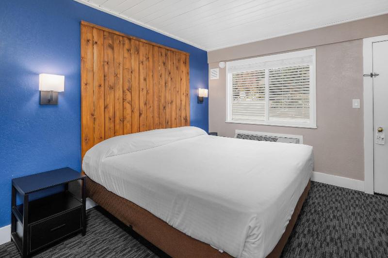 The Inn At Boatworks image