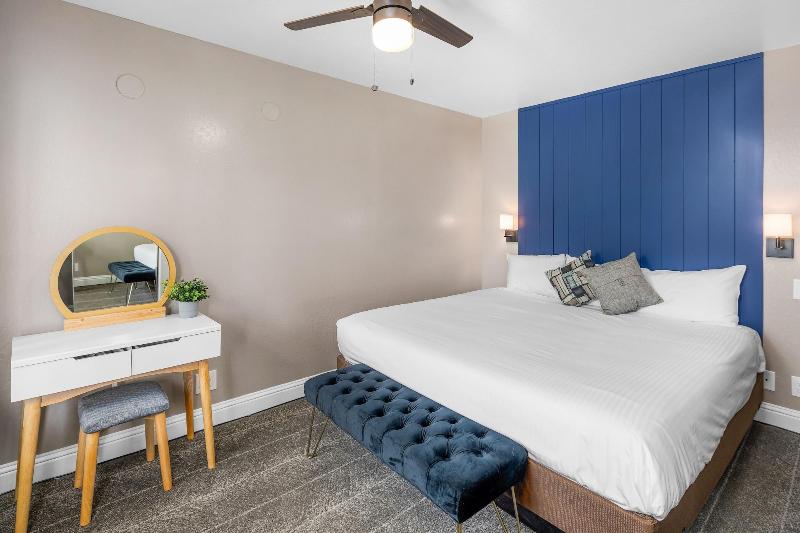 The Inn At Boatworks image