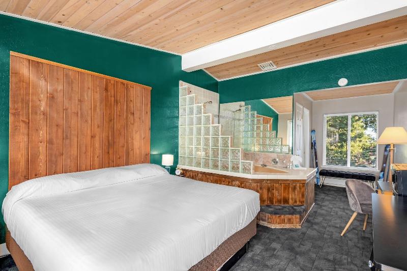 The Inn At Boatworks image