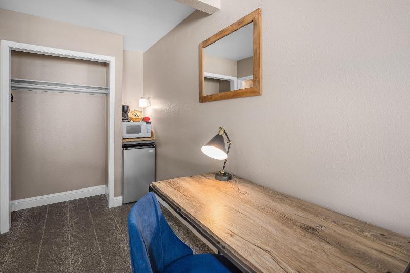 The Inn At Boatworks image