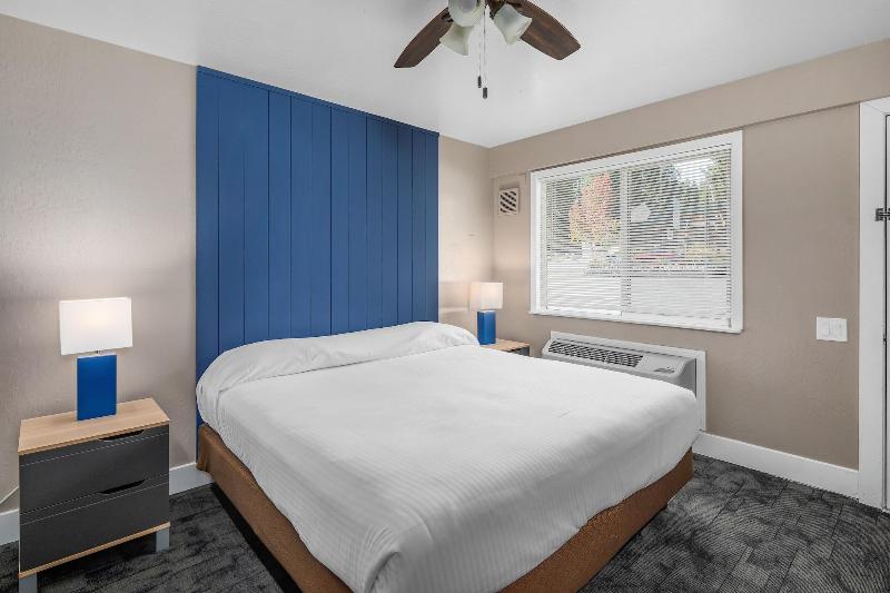 The Inn At Boatworks image
