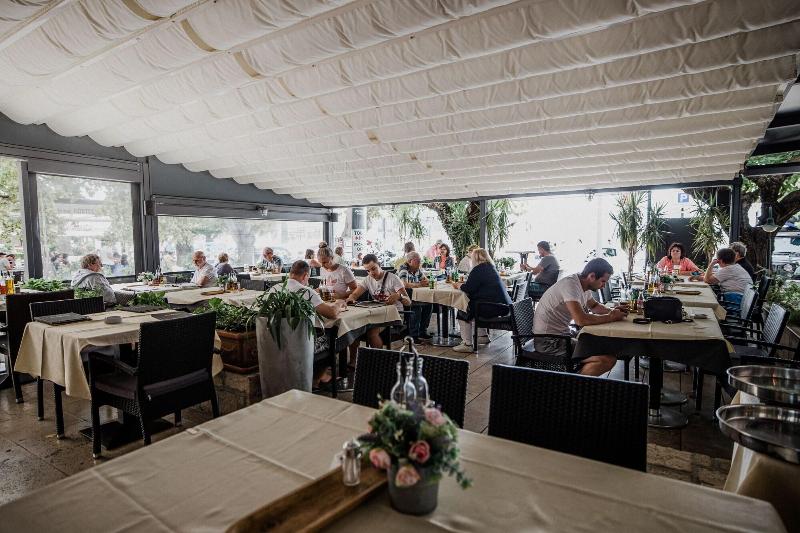 Villa Riva Makarska image