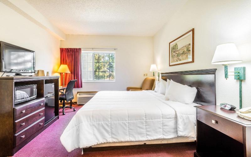 Wamego Inn And Suites 5